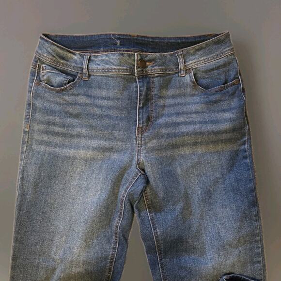 Curvy Crop Denim Tapered Legs Size 6 Medium Blue Wash Comfort Stretch Whisking - Picture 3 of 7